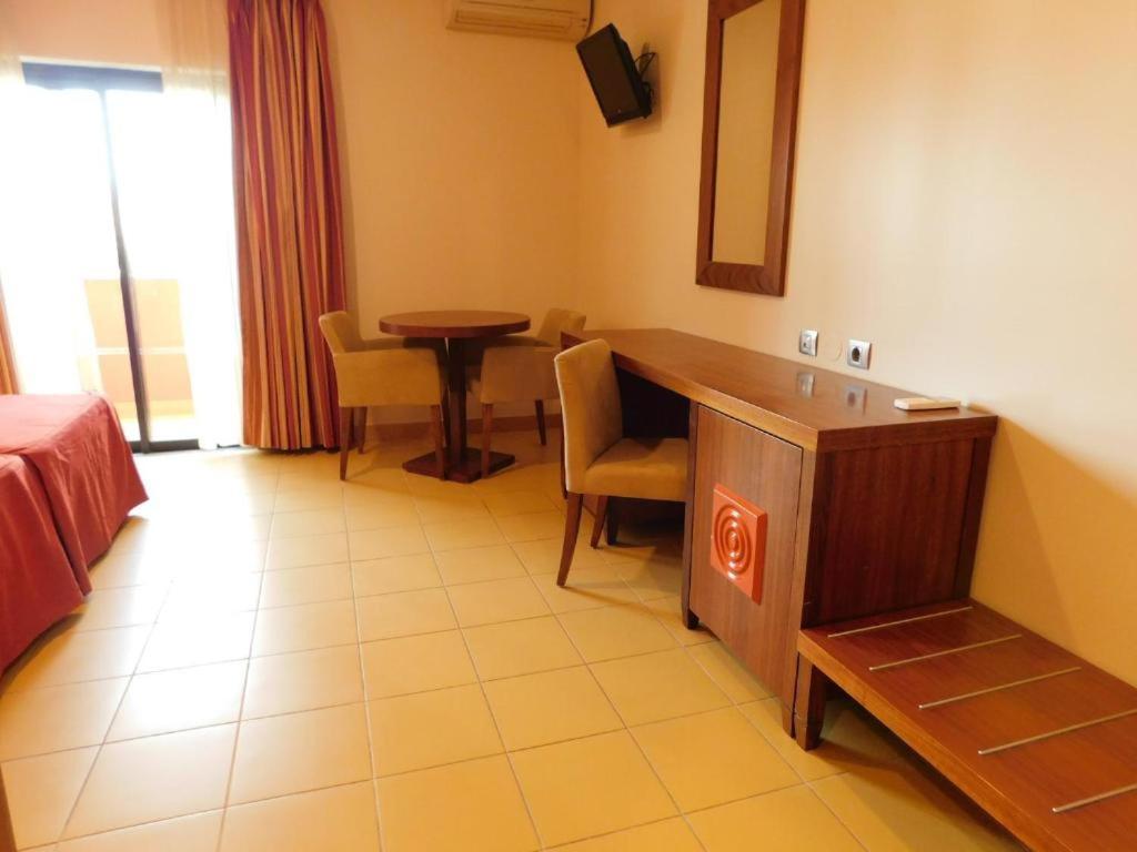 Hotel Praia Sol Quarteira Exteriör bild