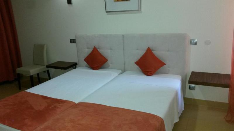 Hotel Praia Sol Quarteira Exteriör bild
